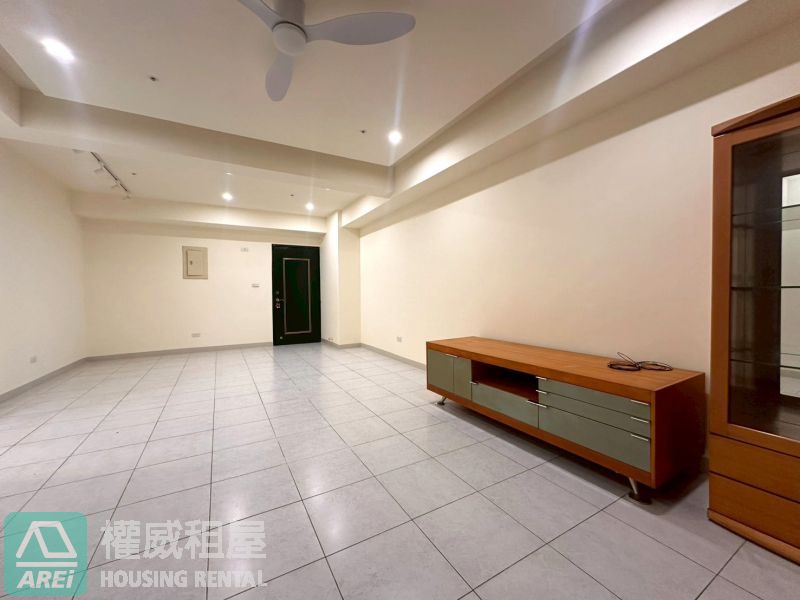 文藻河堤特區｜凱悅大帝｜高樓採光大三房｜全新翻修