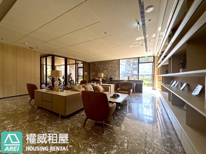 楠梓高大特區｜TOP ONE｜家具家電齊全｜可立即入住