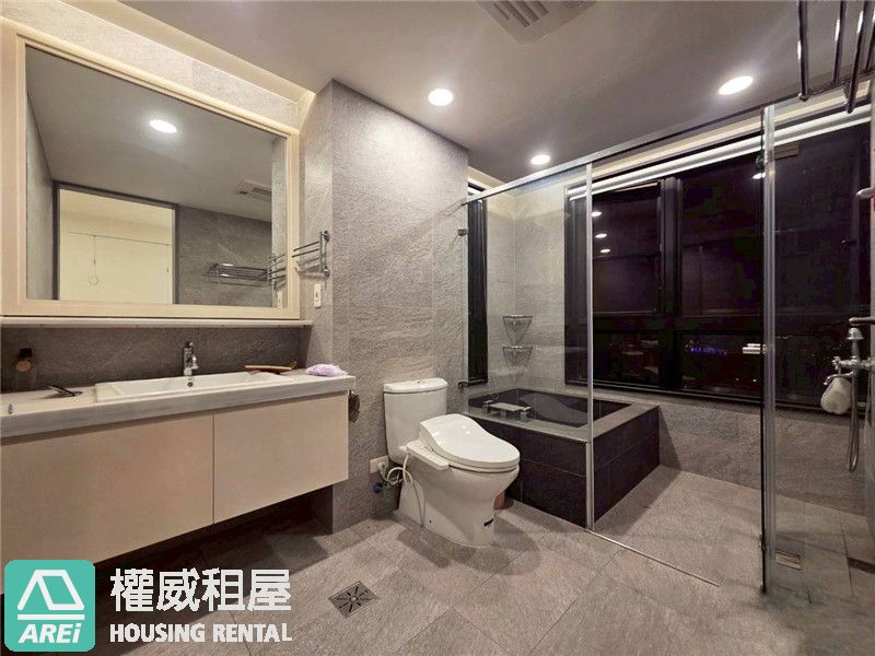 靜謐奢居 | 聯上涵景 | 擁攬山、潭、海、天四景合一，勾勒自由的畫布(詳洽帶看注意事項)