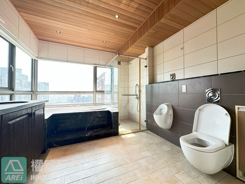 凹子底MRT克里翁景觀豪華4房雙平車