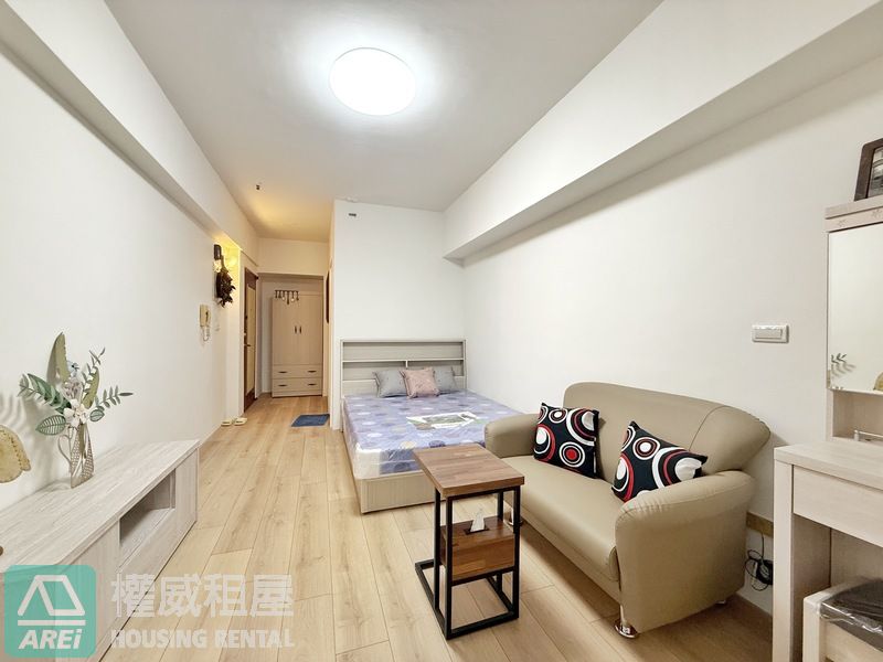 五塊厝站MRT│紅樓貴族│高樓層景觀一卡皮箱精緻套房