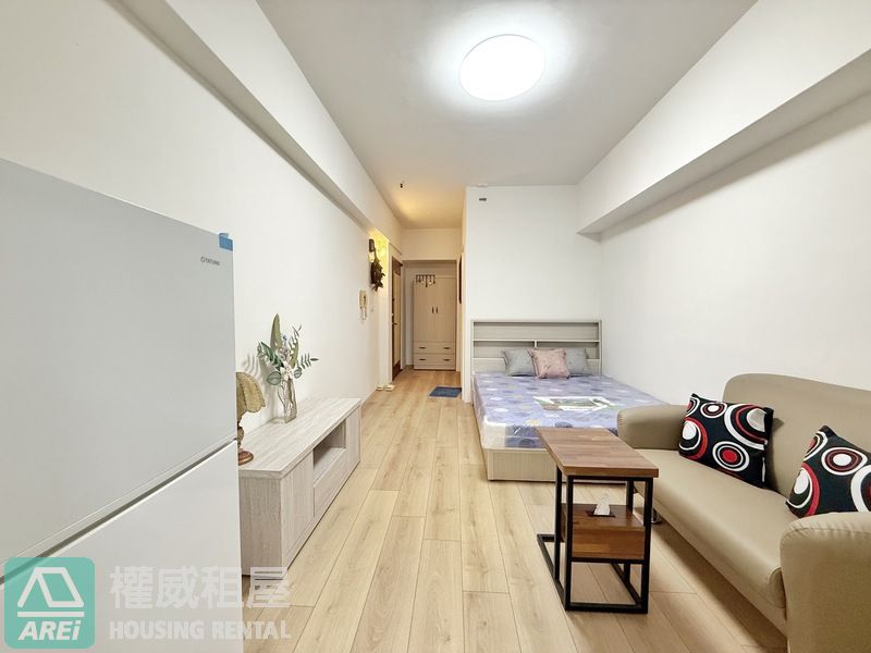 五塊厝站MRT│紅樓貴族│高樓層景觀一卡皮箱精緻套房