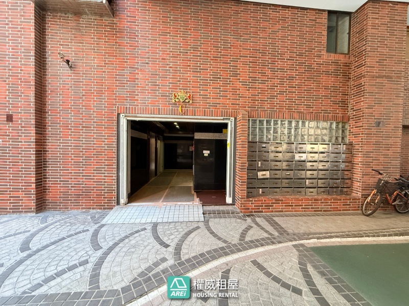 近輕軌 建工商圈｜屋況好含平車｜4+1房大空間好利用