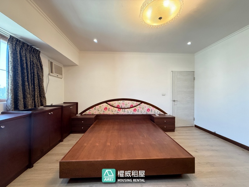 近輕軌 建工商圈｜屋況好含平車｜4+1房大空間好利用