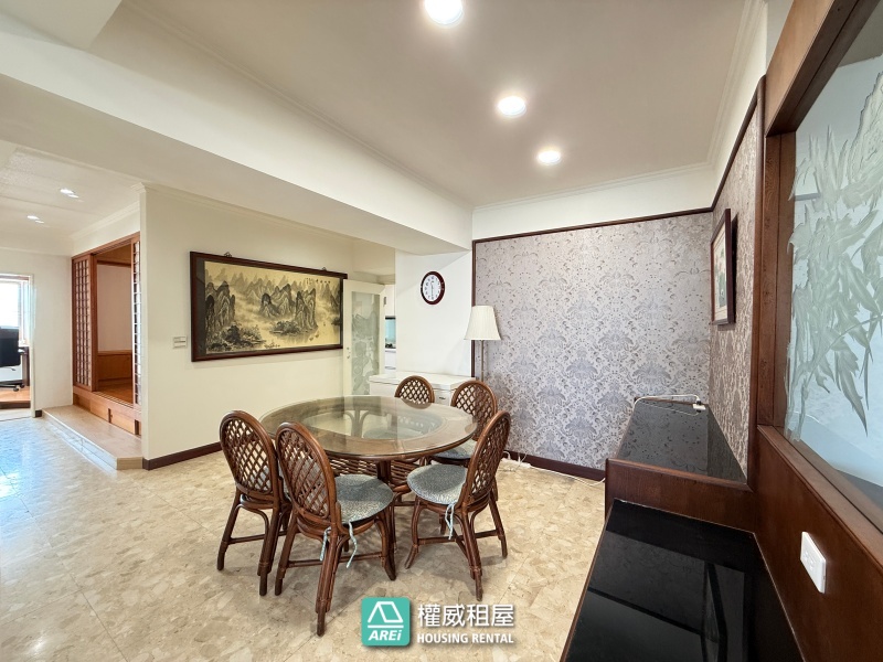 近輕軌 建工商圈｜屋況好含平車｜4+1房大空間好利用