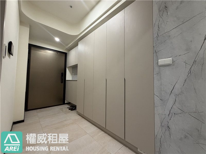 當城市風景成為家的背景 生活，也有了新的高度 ◆ 鉑愛悅 三房平車x可租補x左營高鐵 三鐵共構