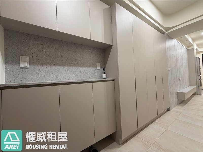 當城市風景成為家的背景 生活，也有了新的高度 ◆ 鉑愛悅 三房平車x可租補x左營高鐵 三鐵共構