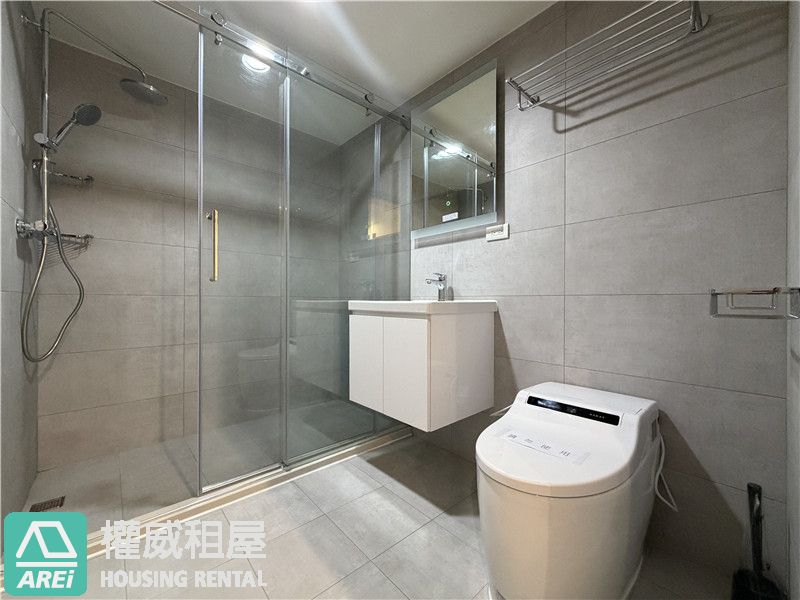 當城市風景成為家的背景 生活，也有了新的高度 ◆ 鉑愛悅 三房平車x可租補x左營高鐵 三鐵共構