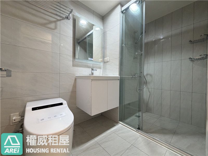 當城市風景成為家的背景 生活，也有了新的高度 ◆ 鉑愛悅 三房平車x可租補x左營高鐵 三鐵共構