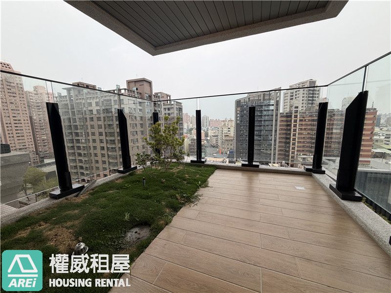 當城市風景成為家的背景 生活，也有了新的高度 ◆ 鉑愛悅 三房平車x可租補x左營高鐵 三鐵共構