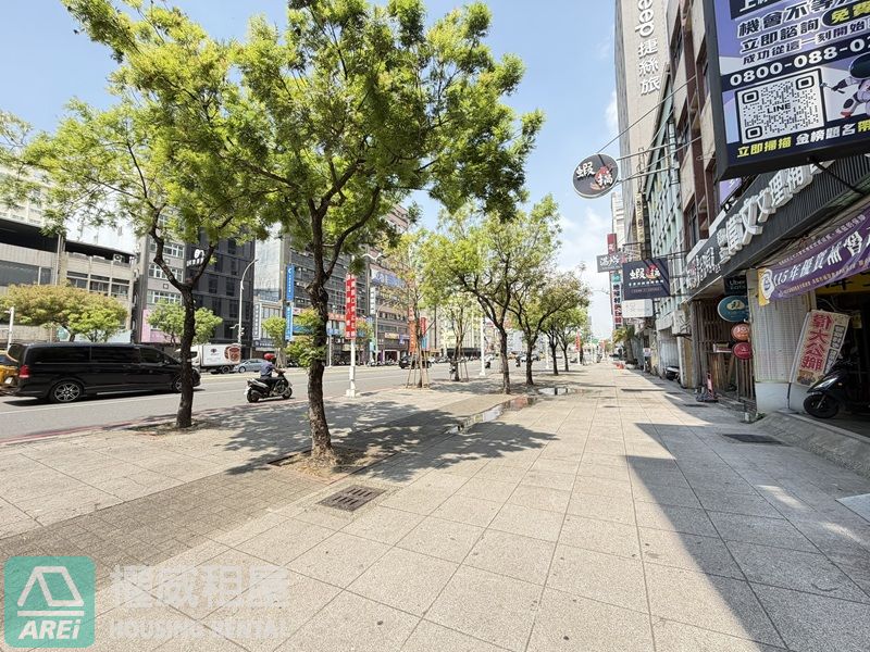 高雄車站商圈｜中山一路整棟金店面 附貨梯｜約100坪大空間｜連鎖品牌首選