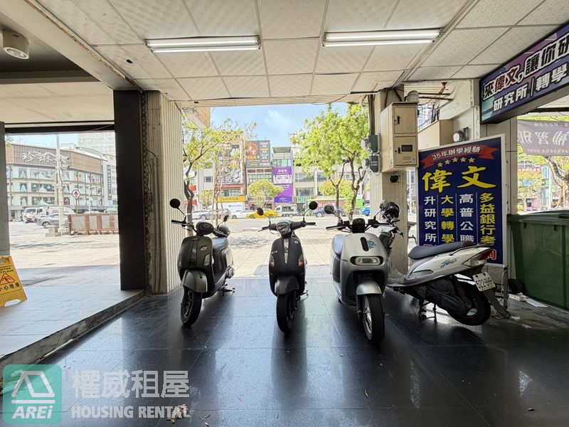 高雄車站商圈｜中山一路整棟金店面 附貨梯｜約100坪大空間｜連鎖品牌首選