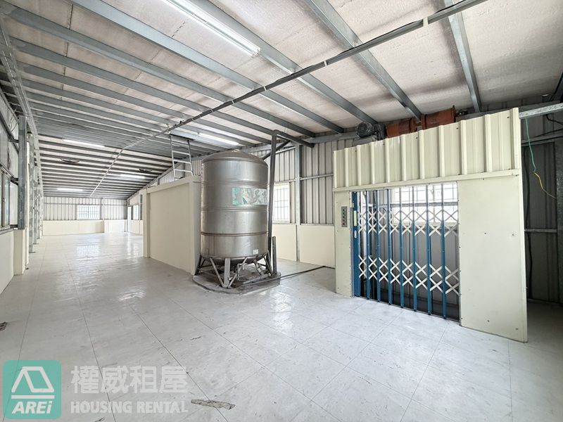 高雄車站商圈｜中山一路整棟金店面 附貨梯｜約100坪大空間｜連鎖品牌首選