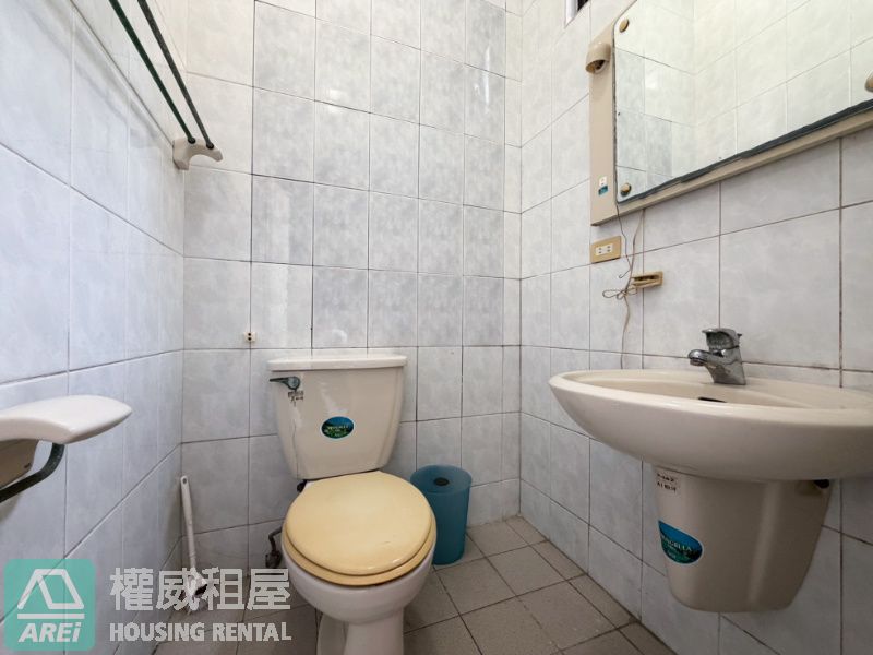 楠梓秀群路店面