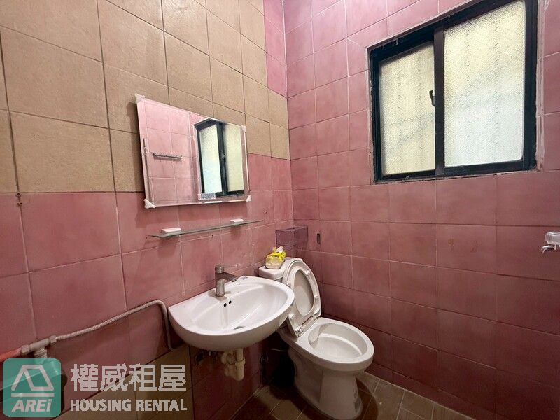 近市政府仁愛三街透天出租2樓以上