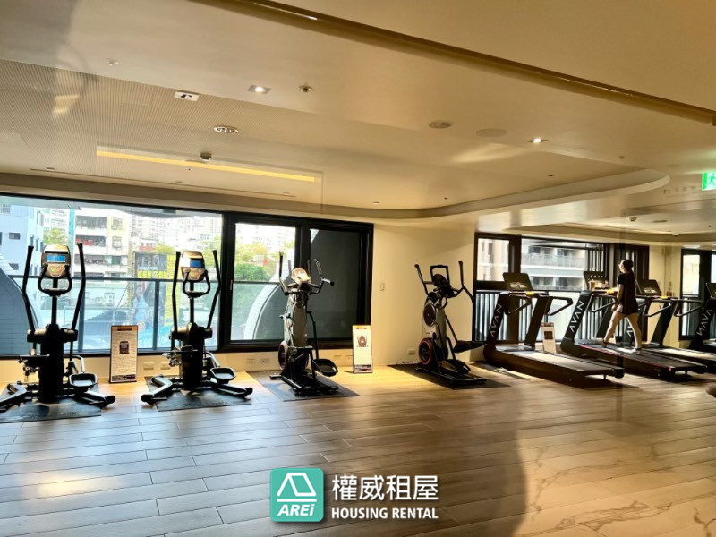 京城新世界|前鎮美景一覽無遺|稀有一大房平面車位|可租補