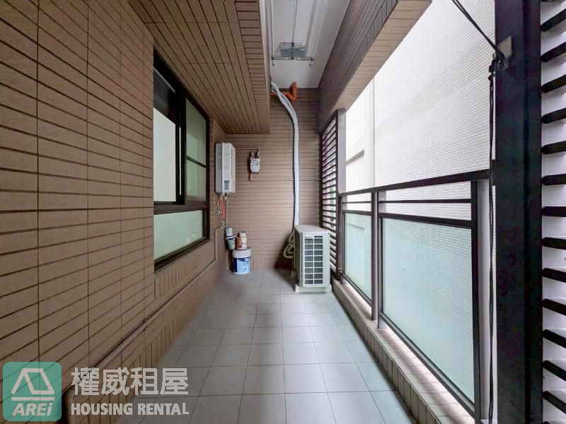 R13凹子底富邦BOT｜森朵敞亮4房平車