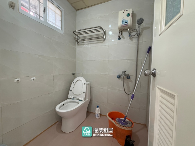 翻新精美透天店面｜適合做生意(不做吃的)｜門前可停汽車