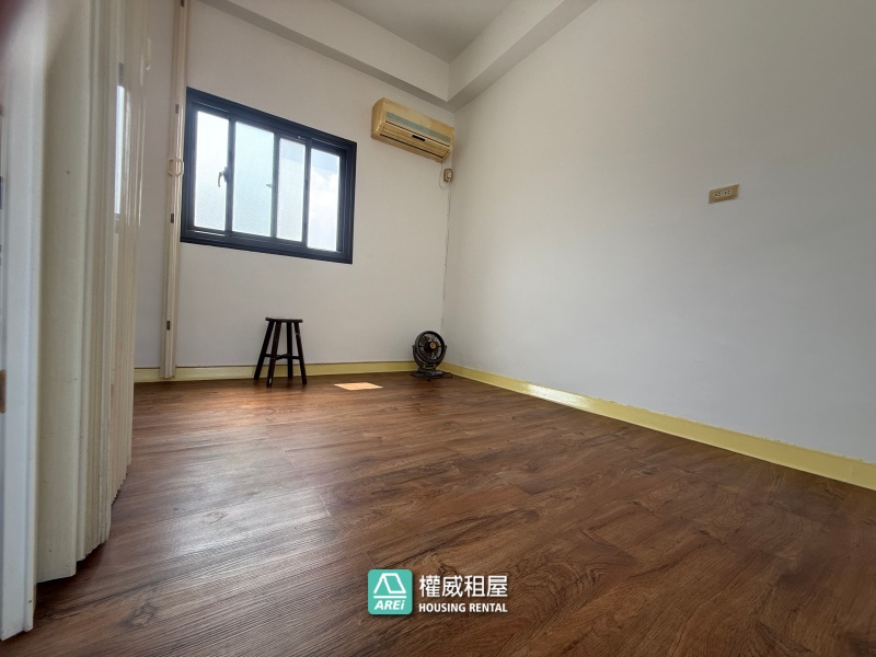 翻新精美透天店面｜適合做生意(不做吃的)｜門前可停汽車