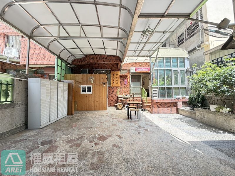 稀有｜蓮池潭哈佛大廈｜1樓3房車庫