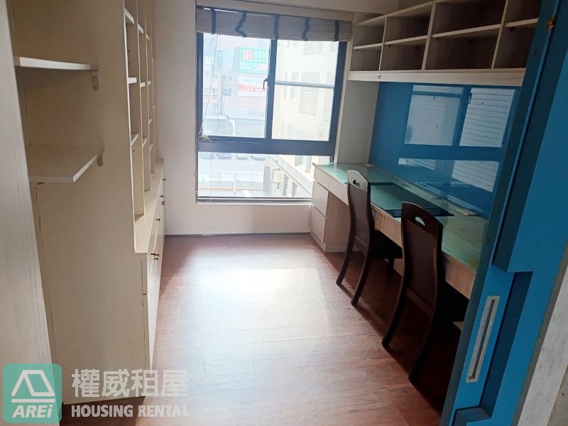 悅讀山妍|台鐵/輕軌美術館站|近柴山&美術館|附家具家電拎包入住|