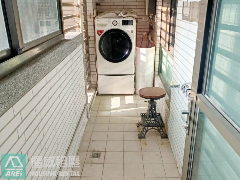 悅讀山妍|台鐵/輕軌美術館站|近柴山&美術館|附家具家電拎包入住|