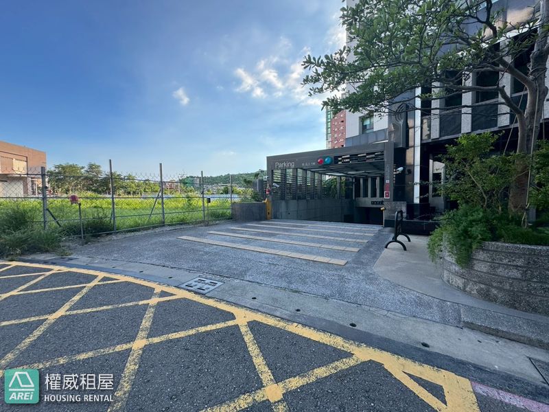 悅讀山妍|台鐵/輕軌美術館站|近柴山&美術館|附家具家電拎包入住|