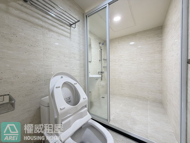 蓮池潭悅誠白淨正2房可租補