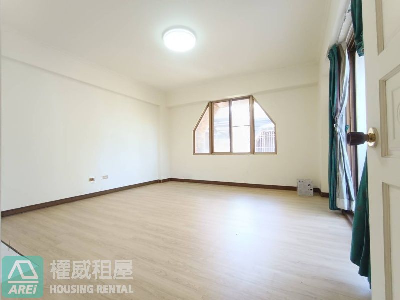 河堤社區*透天別墅|近大樂5+1房|雙車庫|室內空間超大