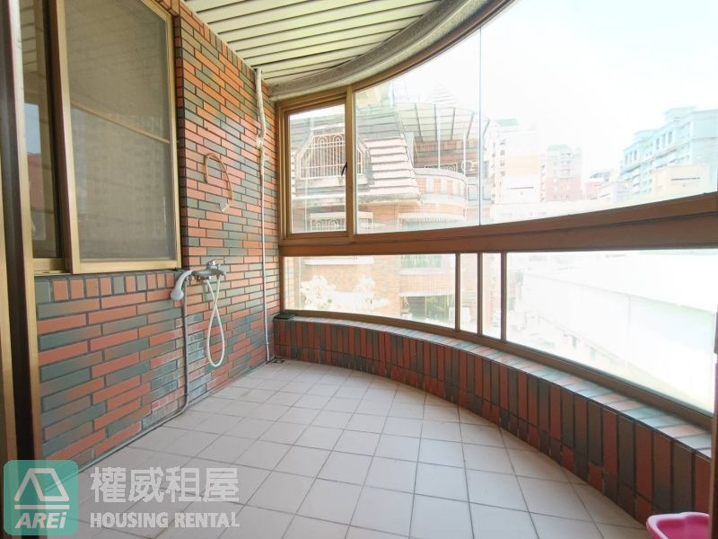 河堤社區*透天別墅|近大樂5+1房|雙車庫|室內空間超大