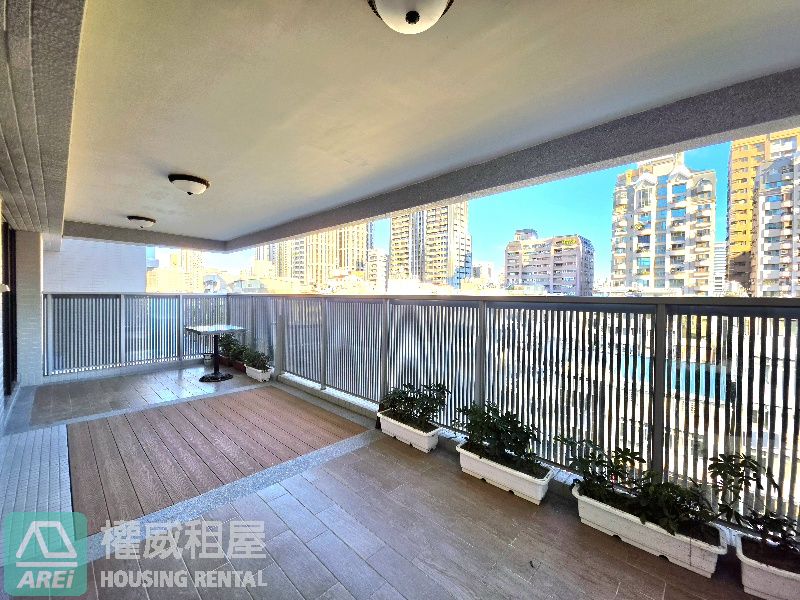 崑庭敦品∣三房二衛有浴缸∣大露台+平面車位∣可租補