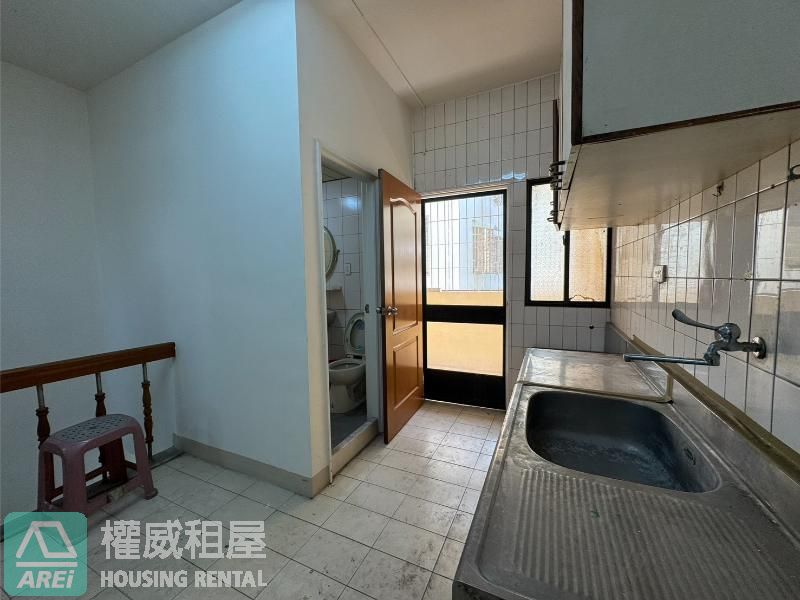 捷運獅甲站前「超大使用空間」黃金店面/純辦零售（禁餐飲油煙）