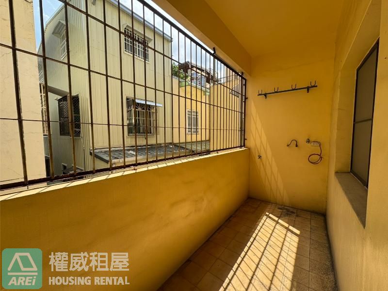 捷運獅甲站前「超大使用空間」黃金店面/純辦零售（禁餐飲油煙）