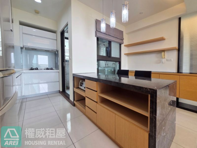 ✨️近日月光 •HAPPY悅讀 •3+1房室內30坪 •德賢商圈