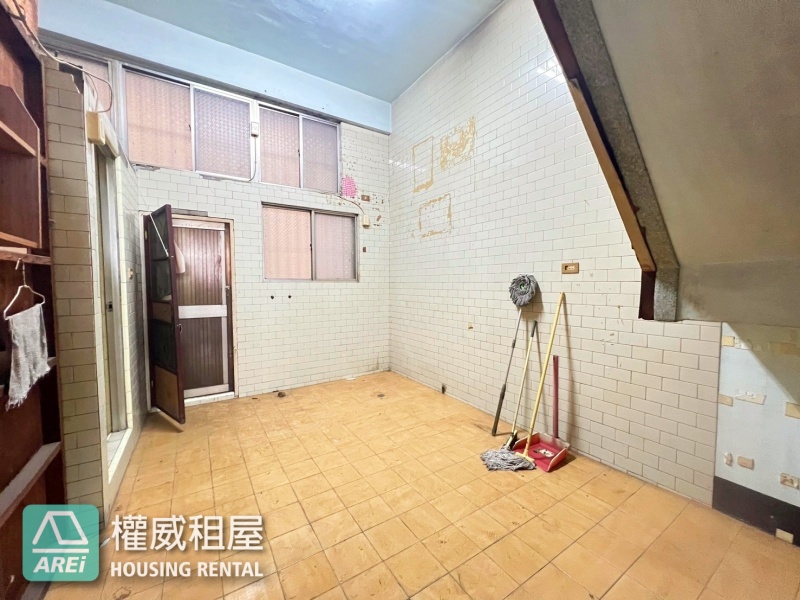 🏤青年一路×中山一路★臨路透天|黃金店面•創業首選|適電商展示.美業.服飾選物.多元業種