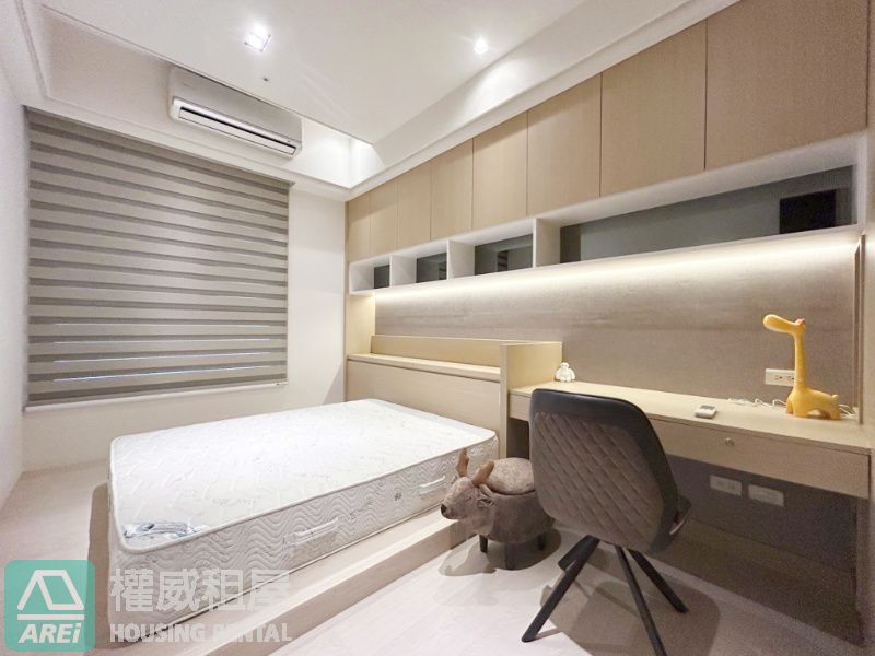 信義MRT國王一號院高級現代裝潢4房平車