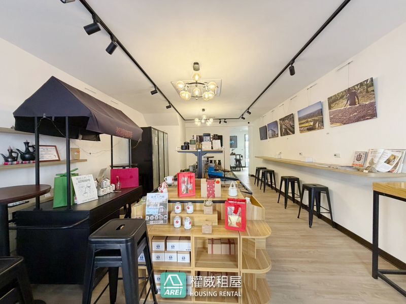 🍍建國四路鹽埕五福｜咖啡廳｜文青風1雙店面+後院🍍