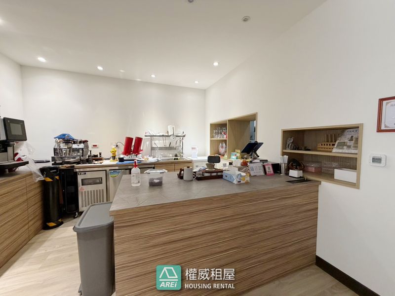 🍍建國四路鹽埕五福｜咖啡廳｜文青風1雙店面+後院🍍