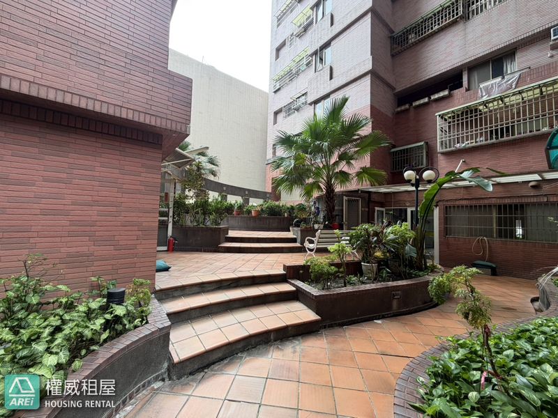 🍍🍍榮總四房｜童黨萬歲學園區｜雙衛浴｜近福山國小🍍🍍