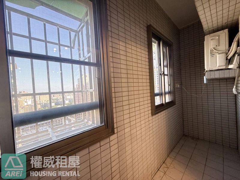 高鐵特區⭐獅子王工業風高樓3房車位