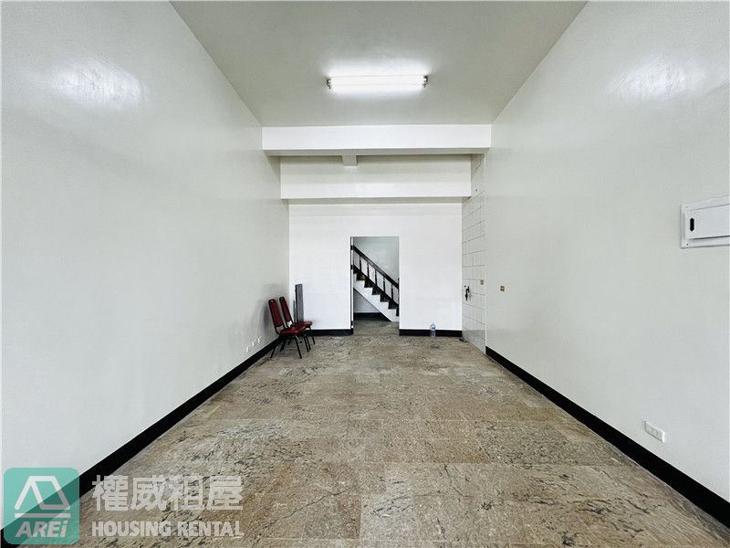🐦‍🔥鳳仁路透天整棟出租 | 6房4衛浴格局方正 | 黃金店面