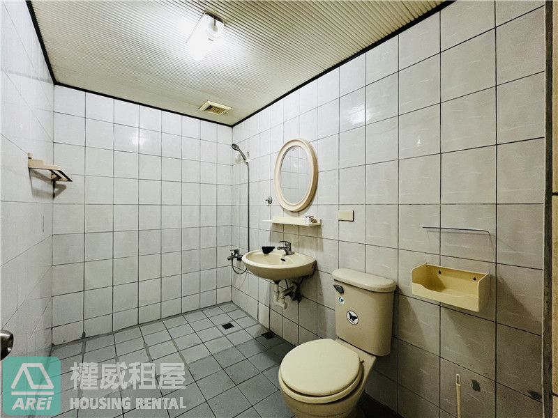 🐦‍🔥鳳仁路透天整棟出租 | 6房4衛浴格局方正 | 黃金店面