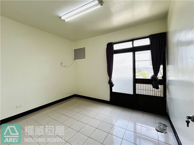 🐦‍🔥鳳仁路透天整棟出租 | 6房4衛浴格局方正 | 黃金店面