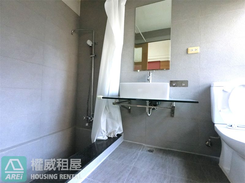 林森166｜高雄展覽館 | 典雅木質2+1房車位