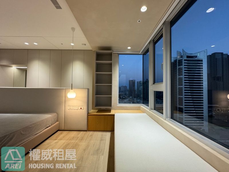 亞灣海港首排泊岸法式風情豪邸