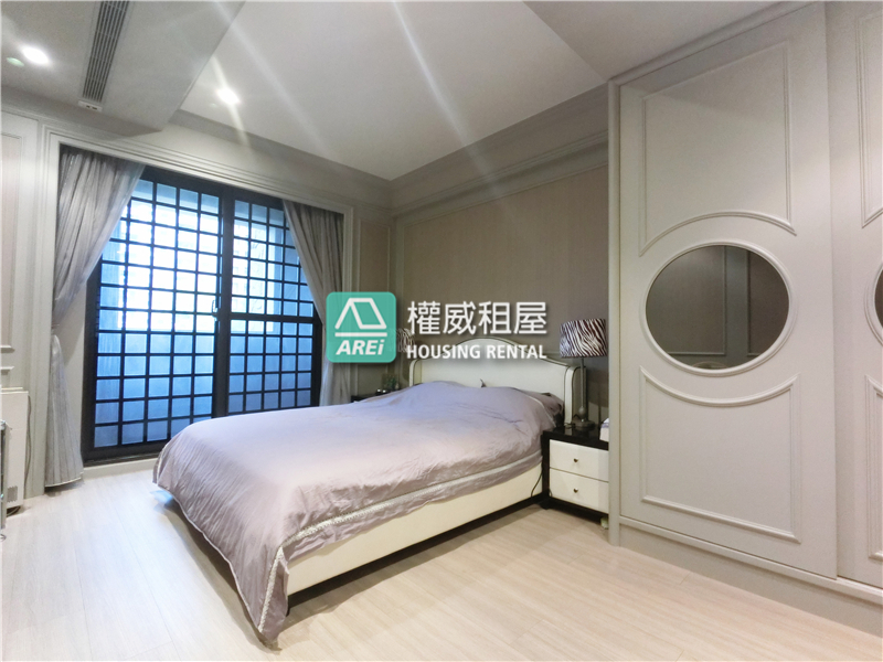 新市鎮雄崗布拉格社區雙車墅