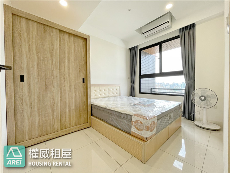 輕軌C1籬仔內心灣景觀溫馨典雅兩房平移車位