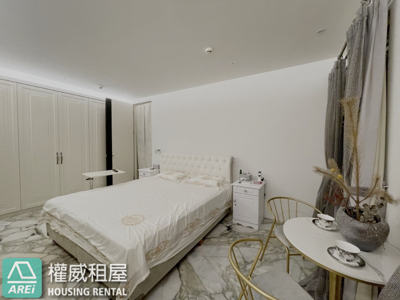 高鐵MRT達麗宮廷百萬裝潢泳池2+1房雙平車