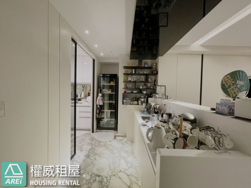 高鐵MRT達麗宮廷百萬裝潢泳池2+1房雙平車
