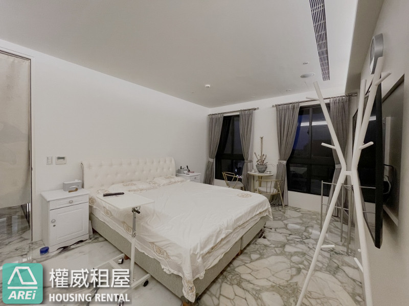 高鐵MRT達麗宮廷百萬裝潢泳池2+1房雙平車